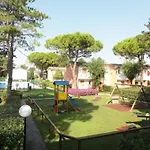 With Garden And Pool Access Διαμέρισμα