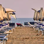 Διαμέρισμα With Garden And Pool Access *