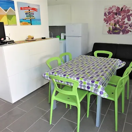 דירה With Garden And Pool Access