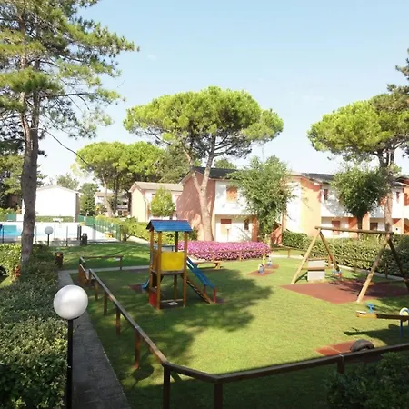 With Garden And Pool Access Apartment