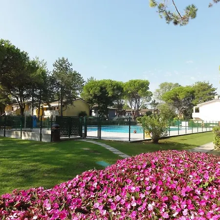 Apartmán With Garden And Pool Access